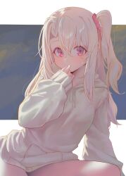  absurdres blush collarbone commentary fate/kaleid_liner_prisma_illya fate_(series) female finger_to_mouth hair_between_eyes hair_ornament hair_scrunchie highres hood hood_down hoodie illyasviel_von_einzbern kaze_22 korean_commentary long_hair long_sleeves looking_at_viewer one_side_up pink_eyes pink_scrunchie puffy_long_sleeves puffy_sleeves scrunchie sitting sleeves_past_wrists solo white_hair white_hoodie 
