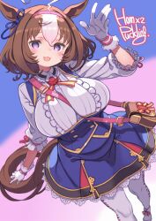  ahoge animal_ears artist_name bag between_breasts breasts brown_hair commentary_request female gloves highres horse_ears horse_girl horse_tail large_breasts looking_at_viewer meisho_doto_(turbulent_blue)_(umamusume) meisho_doto_(umamusume) multicolored_hair pantyhose puddinghomhom purple_eyes solo strap_between_breasts tail umamusume white_gloves 