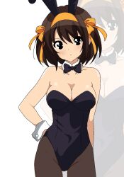  animal_ears black_bow black_bowtie black_eyes black_leotard bow bowtie breasts brown_hair brown_pantyhose cleavage closed_mouth cowboy_shot detached_collar female hairband hand_on_own_hip highres leotard looking_at_viewer medium_breasts orange_hairband pantyhose playboy_bunny rabbit_ears short_hair simple_background solo suzumiya_haruhi suzumiya_haruhi_no_yuuutsu white_background wrist_cuffs yuiyu_ki zoom_layer 