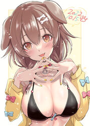  adapted_costume alto_seneka animal_ears bikini black_bikini blush bone_hair_ornament braid breasts brown_hair cleavage collar commentary dated dog_ears dog_girl eyelashes female hair_between_eyes hair_ornament heart heart_in_eye highres hololive inugami_korone inugami_korone_(1st_costume) jacket large_breasts looking_at_viewer medium_hair nail_polish oerba_yun_fang off_shoulder open_clothes open_jacket open_mouth own_hands_together paw_print red_collar red_eyes simple_background smile solo steepled_fingers string_bikini swimsuit symbol_in_eye twin_braids upper_body virtual_youtuber white_background yellow_background yellow_jacket yellow_nails 