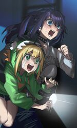  2girls absurdres amano_pikamee black_hairband blonde_hair blue_eyes blue_hair carrying carrying_person commentary dinosaur_hood dragon_print flashlight green_eyes green_hair hairband highres indie_virtual_youtuber kson multicolored_hair multiple_girls open_mouth running scared sharp_teeth shirt short_hair sweat tears teeth two-tone_hair virtual_youtuber voms white_shirt xiaoju_xiaojie 