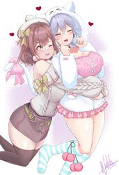  2girls absurdres ahoge bare_shoulders black_skirt black_thighhighs bow breasts brown_hair cat_tail cleavage closed_eyes commentary full_body green_eyes grey_sweater hairbow heart highres hiiragi_emuri hug hug_from_behind indie_virtual_youtuber large_breasts long_sleeves looking_at_another miori_celesta miori_celesta_(2nd_costume) multiple_girls mythic_live natch_imaycz off-shoulder_sweater off_shoulder one_eye_closed short_hair skirt socks striped_clothes striped_socks sweater tail thighhighs tsunderia virtual_youtuber white_background white_headwear yellow_bow yuri 