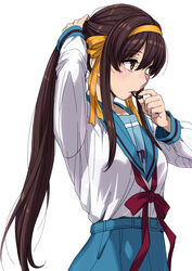  blue_sailor_collar blue_skirt brown_eyes brown_hair female hair_tie_in_mouth hairband hand_in_own_hair highres holding holding_own_hair kita_high_school_uniform long_hair looking_to_the_side mouth_hold neck_ribbon official_alternate_hair_length official_alternate_hairstyle orange_hairband ponytail puyo_(puyotopia) red_ribbon ribbon rubber_band sailor_collar school_uniform serafuku simple_background skirt solo standing suzumiya_haruhi suzumiya_haruhi_no_shoushitsu suzumiya_haruhi_no_yuuutsu tying_hair very_long_hair white_background winter_uniform 