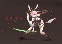  absurdres animal_ears armor asymmetrical_dual_wielding breasts brown_background chinese_commentary closed_mouth commentary_request dual_wielding female fox_ears full_body hair_ornament highres holding holding_sword holding_weapon honkai_(series) honkai_impact_3rd japanese_armor japanese_clothes kimono large_breasts looking_at_viewer multiple_swords pink_hair purple_eyes simple_background solo sword weapon white_kimono yae_sakura yae_sakura_(flame_sakitama) yinyu_(yinyu1999) 