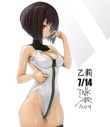  adjusting_clothes adjusting_leotard alice_gear_aegis black_hairband black_thighhighs bob_cut breasts circle_cutout cleavage_cutout clothing_cutout commentary_request companion/af covered_collarbone female front_zipper full-length_zipper hairband highleg highleg_leotard leotard medium_breasts multicolored_leotard race_queen short_hair sleeveless_turtleneck_leotard solo suga_itsuri takada_kazuhiro thighhighs turtleneck turtleneck_leotard two-tone_leotard white_leotard zipper zipper_leotard zipper_pull_tab 