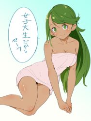  bare_shoulders body_blush breasts cleavage closed_mouth collarbone commentary_request dark-skinned_female dark_skin female gradient_background green_background green_eyes green_hair hair_down highres long_hair looking_at_viewer mallow_(pokemon) medium_breasts naked_towel ninchan pokemon pokemon_sm smile solo speech_bubble towel translation_request white_background 