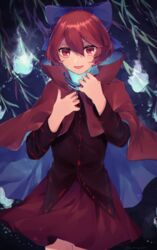  black_shirt blue_bow bow cloak disembodied_head divine_spirit_(touhou) female floating_head hairbow highres long_sleeves looking_at_viewer oito_(bowstringsmall) open_mouth red_cloak red_eyes red_hair red_skirt sekibanki sekibanki_day shirt short_hair skirt smile solo touhou willow 