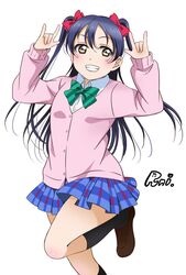  \m/ blue_hair cardigan commentary_request cosplay double_\m/ female hair_between_eyes highres leg_up long_hair looking_at_viewer love_live! love_live!_school_idol_project nico_nico_nii open_mouth otonokizaka_school_uniform runi_(87025) school_uniform short_hair simple_background skirt smile solo sonoda_umi standing twintails white_background yazawa_nico yazawa_nico_(cosplay) yellow_eyes 