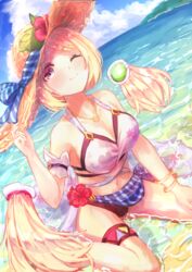  ;) absurdres aki_rosenthal aki_rosenthal_(hololive_summer_2019) beach bikini blonde_hair blue_sky bob_cut bracelet breasts cleavage cloud commentary day detached_hair dutch_angle female flower hat hibiscus highres hololive horizon jewelry long_hair low_twintails necklace ocean one_eye_closed outdoors parted_bangs purple_eyes short_hair sitting sky smile solo straw_hat swimsuit twintails virtual_youtuber wariza yu_hydra 