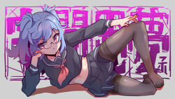  :&lt; black_shirt black_skirt blue_hair chinese_commentary closed_mouth commentary female full_body glasses grey_background hand_on_own_cheek hand_on_own_face long_hair long_sleeves looking_at_viewer lying on_side original pantyhose purple_eyes sailor_collar school_uniform shirt skirt solo toes twintails zhainan_s-jun 