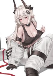  arknights armband bare_shoulders black_choker black_gloves black_horns black_tank_top breasts choker cleavage collarbone commentary female gloves hammer highres horns knees_up large_breasts long_hair material_growth midriff mudrock_(arknights) mudrock_(elite_ii)_(arknights) oripathy_lesion_(arknights) paid_reward_available parted_lips pointy_ears red_eyes siguya simple_background single_glove sitting solo tank_top very_long_hair weapon white_background white_hair 