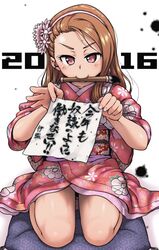  &gt;:) 2016 asymmetrical_hair blush brown_hair calligraphy_brush collarbone commentary_request cushion female floral_print flower full_body hairband head_tilt holding holding_paper idolmaster idolmaster_(classic) ink japanese_clothes kimono minase_iori mouth_hold obi paintbrush paper red_eyes sash seiza sitting smile solo sweat translated tsurime ttomm v-shaped_eyebrows white_background 