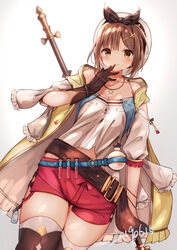  atelier_(series) atelier_ryza atelier_ryza_1 bad_id bad_pixiv_id belt breasts brown_eyes brown_gloves brown_hair brown_thighhighs cleavage collarbone dated female gloves grey_background hair_ornament hairclip hat jewelry looking_at_viewer navel necklace red_shorts reisalin_stout sashima short_hair short_shorts shorts single_glove solo standing thighhighs thighs white_hat white_thighhighs 