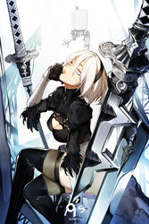  2b_(nier:automata) babyg_wong black_footwear black_gloves black_headband black_shirt blue_eyes boots breasts cleavage cleavage_cutout closed_mouth clothing_cutout female gloves hair_between_eyes head_tilt headband highres long_sleeves making-of_available medium_breasts nier:automata nier_(series) no_blindfold planted planted_sword pod_(nier:automata) shirt short_hair sitting solo sword thigh_boots weapon white_hair 