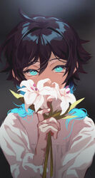  1boy ahoge alternate_costume androgynous aqua_eyes aqua_hair black_hair braid covering_own_mouth dark_background flower fridaynightcat frilled_sleeves frills genshin_impact glowing glowing_eyes gradient_hair highres holding holding_flower juliet_sleeves long_sleeves looking_at_viewer male_focus multicolored_hair puffy_sleeves shirt short_hair_with_long_locks side_braids solo twin_braids two-tone_hair upper_body venti_(genshin_impact) white_flower white_shirt 