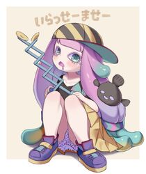  1other arashiya ass baseball_cap black_shirt blue_footwear blue_hair blush clownfish drooling female fish gradient_hair green_eyes harmony&#039;s_clownfish_(splatoon) harmony_(splatoon) hat legs long_hair multicolored_hair nintendo_ultra_hand open_mouth panties pink_background pink_hair pleated_skirt polka_dot polka_dot_panties shirt shoes sideways_hat simple_background skirt splatoon_(series) splatoon_3 squatting striped_clothes striped_headwear tentacle_hair thighs tropical_fish two-tone_hair underwear yellow_skirt 