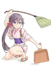  &gt;:( akebono_(kancolle) akebono_(new_year_mode)_(kancolle) apron bell broom commentary_request dustpan female flower frown hair_bell hair_flower hair_ornament holding holding_dustpan japanese_clothes jingle_bell kantai_collection kimono long_hair official_alternate_costume purple_eyes purple_hair side_ponytail solo taruya tasuki v-shaped_eyebrows white_kimono yukata 