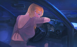  arm_rest blonde_hair blue_eyes car car_interior commentary_request dashboard female grey_shirt highres long_hair mirror momo_hiki motor_vehicle night night_sky original outdoors shirt short_sleeves sitting sky solo star_(sky) starry_sky steering_wheel 