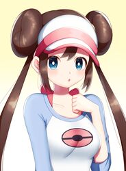  blue_eyes blush bow breasts brown_hair collarbone commentary_request double_bun female hair_bun hand_up highres hoshino_hikari long_hair looking_at_viewer open_mouth pink_bow pokemon pokemon_bw2 raglan_sleeves rosa_(pokemon) shirt sidelocks sleeves_past_elbows solo tongue twintails upper_body visor_cap 