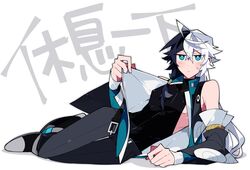  1boy alternate_hairstyle belt belt_buckle black_belt black_hair blush boots braid buckle chinese_text covered_nipples green_eyes long_hair looking_at_viewer lying male_focus multicolored_hair off_shoulder on_side pants protected_link shirt sleeveless sleeveless_shirt solo translated uoshi_(uoshi777) vocaloid vsinger white_hair yuezheng_longya 