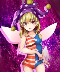  1860_(ichi) adapted_costume american_flag_swimsuit arm_up blonde_hair breasts clownpiece collarbone commentary_request contrapposto cowboy_shot drop_shadow fairy_wings female hair_between_eyes hat highres jester_cap looking_at_viewer oerba_yun_fang one-piece_swimsuit open_mouth purple_background red_eyes short_hair small_breasts solo standing swimsuit touhou wings 