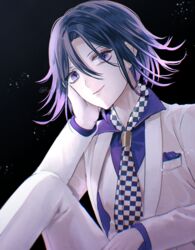  1boy artist_name black_background black_hair breast_pocket checkered_necktie cheek_rest collared_shirt commentary danganronpa_(series) danganronpa_10th_anniversary_costume danganronpa_v3:_killing_harmony gradient_background hair_between_eyes hand_on_own_cheek hand_on_own_face jacket knee_up long_sleeves looking_at_viewer male_focus multicolored_hair necktie official_alternate_costume oma_kokichi pants pocket purple_eyes purple_hair purple_shirt sakuyu shirt short_hair smile solo two-tone_hair vest white_jacket white_pants white_vest 