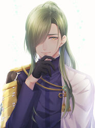  1boy armor black_gloves commentary_request gloves green_hair hair_over_one_eye highres itsuki_jun long_hair long_sleeves male_focus nikkari_aoe ponytail simple_background smile solo touken_ranbu upper_body white_background yellow_eyes 