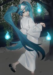  :p aqua_eyes aqua_hair commentary dress female from_behind full_body ghost ghost_pose hair_over_one_eye hatsune_miku hitodama long_hair looking_at_viewer looking_back mi8pq night one_eye_covered robe sandals solo standing stream tongue tongue_out tree triangular_headpiece twintails very_long_hair vocaloid white_dress white_robe willow 