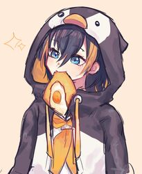  animal_hood black_hoodie blue_eyes bread bread_slice brown_hair commentary egg female fish_hair_ornament food food_in_mouth hair_ornament highres hood hoodie jess_(p2eocene) multicolored_hair nijisanji nijisanji_en orange_hair penguin_hood petra_gurin petra_gurin_(1st_costume) sailor_collar short_hair sleeves_past_fingers sleeves_past_wrists smile solo streaked_hair two-tone_hoodie virtual_youtuber white_hoodie 