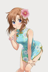  bare_shoulders blue_eyes bracelet china_dress chinese_clothes commentary_request dress female finger_to_mouth flower grey_background hair_flower hair_ornament higurashi_no_naku_koro_ni jewelry leaning_forward looking_at_viewer orange_hair photoshop_(medium) ryuuguu_rena short_hair side_slit simple_background solo standing thigh_gap thighs yachiwo 