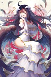  albedo black_feathers black_hair black_wings demon_girl demon_horns demon_wings dress feathered_wings female gloves highres hip_vent horns kyurin_(sunnydelight) lich low_wings overlord_(maruyama) slit_pupils solo white_dress white_gloves wings yellow_eyes 