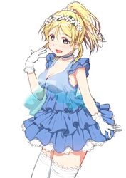  ayase_eli beads blonde_hair blue_choker blue_dress blue_eyes blush breasts choker commentary_request dress female flower frilled_choker frilled_dress frilled_thighhighs frills gloves hair_beads hair_flower hair_ornament hand_up highres looking_at_viewer love_live! love_live!_school_idol_project open_mouth ponytail simple_background skull573 sleeveless smile solo thighhighs white_background white_gloves white_thighhighs 