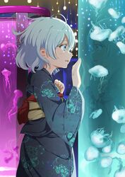  against_glass ahoge animal aquarium blue_eyes blue_hair blue_kimono blush ceiling_light commentary_request cowboy_shot female floral_print from_side hair_between_eyes hand_on_own_chest hands_up indoors japanese_clothes jellyfish kei_(0497) kimono long_sleeves obi original parted_lips print_kimono profile reflection sash short_hair smile solo wide_sleeves 