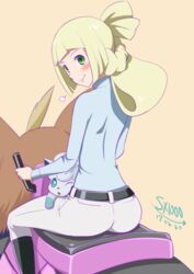  aged_up alolan_vulpix ass back bad_id bad_pixiv_id belt black_footwear blonde_hair blunt_bangs blush boots braid commentary_request dated female from_behind green_eyes half_up_braid knee_boots lillie_(pokemon) long_sleeves looking_at_viewer looking_back on_lap one_eye_closed ono_toshihiro pants pokemon pokemon_(anime) pokemon_(creature) pokemon_on_lap pokemon_sm_(anime) riding sitting smile stoutland turtleneck white_pants 