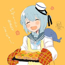  1boy admiral_(kancolle) animal animal_on_shoulder apron aqua_hair blue_neckerchief blue_sailor_collar blush dixie_cup_hat double_bun female food fujiyama_ichiha hair_bun hat highres kantai_collection little_blue_whale_(kancolle) long_sleeves military_hat neckerchief oerba_yun_fang open_mouth oven_mitts pizza_toast sailor_collar samuel_b._roberts_(kancolle) school_uniform serafuku short_hair skin_fang star_(symbol) translation_request upper_body white_headwear yellow_apron yellow_background 