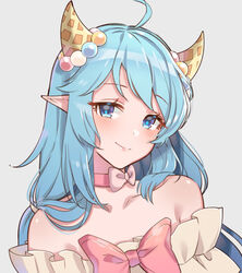  ahoge bare_shoulders blue_eyes blue_hair blush bow bowtie chibi_vanille choker closed_mouth collarbone commentary_request female grey_background king&#039;s_raid laias_(king&#039;s_raid) long_hair looking_at_viewer pink_bow pink_bowtie pink_choker pointy_ears simple_background smile upper_body 