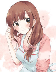  alternate_hairstyle apron baran._(ba_ra_ran) blush breasts brown_hair collarbone female hair_ornament hair_scrunchie heart heart_print highres idolmaster idolmaster_cinderella_girls igarashi_kyoko long_sleeves medium_breasts pink_sweater scrunchie side_ponytail simple_background sleeves_pushed_up smile solo sweater upper_body 