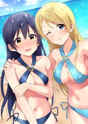  2girls alternate_color aqua_bikini ayase_eli beach bikini blonde_hair blue_bikini blue_eyes blue_hair blush breasts commentary_request cosplay criss-cross_halter cutie_panther embarrassed halterneck hand_on_another&#039;s_shoulder highres long_hair looking_at_viewer love_live! love_live!_school_idol_project matching_outfits multiple_girls nanatsu_no_umi navel one_eye_closed open_mouth outdoors ponytail pretzel_bikini side-tie_bikini_bottom sonoda_umi swept_bangs swimsuit wavy_mouth yazawa_nico yazawa_nico_(cosplay) yellow_eyes 