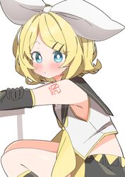  absurdres arm_tattoo black_gloves black_sailor_collar black_shorts blonde_hair blue_eyes blush bow bright_pupils commentary detached_sleeves expressionless female from_side gloves hair_ornament hair_ribbon hairbow hairclip highres kagamine_rin knees looking_at_viewer neckerchief ribbon sailor_collar shirt short_hair shorts simple_background sitting solo tattoo thighs uruti_2388 vocaloid white_background white_bow white_pupils white_shirt yellow_neckerchief 