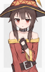  bare_shoulders belt belt_collar black_collar black_gloves blunt_bangs brown_hair collar collarbone commentary dress female fingerless_gloves flat_chest gloves grey_background hands_on_own_chest hat highres kono_subarashii_sekai_ni_shukufuku_wo! long_hair long_sleeves looking_at_viewer megumin off-shoulder_dress off_shoulder red_dress red_eyes shone simple_background solo triangle_mouth upper_body witch_hat 