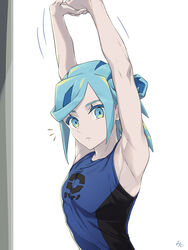  1boy alternate_costume armpits arms_up bare_arms blue_shirt closed_mouth commentary_request eyelashes green_eyes green_hair grusha_(pokemon) highres male_focus medium_hair min_(myna8247) notice_lines pokemon pokemon_sv shirt signature sleeveless sleeveless_shirt solo stretching undersuit upper_body white_background 