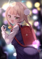  backpack bag blue_dress blurry blurry_background blush bokeh commentary cowboy_shot crime_prevention_buzzer crime_prevention_buzzer_threat dated depth_of_field dot_nose dress female from_side green_eyes hair_ornament hand_up hashira_14 highres indie_virtual_youtuber light_brown_hair long_sleeves looking_at_viewer medium_hair open_mouth pinafore_dress pleated_dress pom_pom_(clothes) pom_pom_hair_ornament randoseru red_bag shigure_ui_(vtuber) shigure_ui_(vtuber)_(young) shirt signature sleeveless sleeveless_dress solo twintails virtual_youtuber white_shirt 