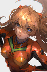  absurdres blue_eyes bodysuit breasts female hair_between_eyes headgear highres interface_headset lips looking_at_viewer neon_genesis_evangelion orange_hair pilot_suit plugsuit red_bodysuit science_fiction simple_background solo souryuu_asuka_langley twitter_username uu0000322 white_background 