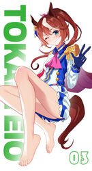  absurdres animal_ears barefoot blue_eyes blue_gloves brown_hair cape character_name closed_mouth feet female full_body gloves greek_toe he_c92 highres horse_ears horse_girl horse_tail jacket knees_up legs long_hair looking_at_viewer multicolored_hair nail_polish neckerchief one_eye_closed pink_cape pink_neckerchief ponytail simple_background skirt smile solo tail toenail_polish toenails toes tokai_teio_(umamusume) two-tone_gloves two-tone_hair umamusume w white_background white_gloves white_jacket white_skirt 