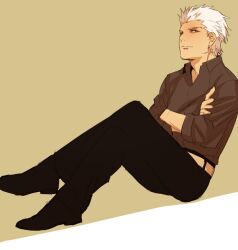  1boy archer_(fate) bad_id bad_pixiv_id casual crossed_arms dark-skinned_male dark_skin fate/hollow_ataraxia fate/stay_night fate_(series) male_focus photoshop_(medium) simple_background solo sukumaraku white_hair 