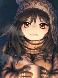  aratagawa_nikei black_hair coat commentary_request cup female gloves hat kirishima_sagiri mittens night night_sky plaid plaid_scarf red_eyes scarf sky solo star_(sky) starry_sky ukagaka upper_body 