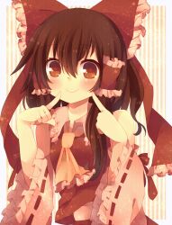  abandon_ranka ascot bad_id bad_pixiv_id blush bow brown_eyes brown_hair detached_sleeves female fingersmile hair_tubes hairbow hakurei_reimu long_hair red_bow skirt smile solo touhou wide_sleeves 