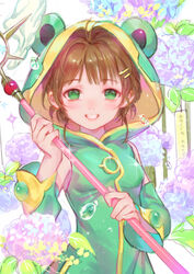  animal_costume antenna_hair balabling blush brown_hair cardcaptor_sakura commentary_request female frog frog_costume green_eyes highres hood kinomoto_sakura looking_at_viewer magical_girl photoshop_(medium) short_hair smile solo wand yume_no_tsue 