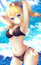  armpits arms_up bikini black_bikini blonde_hair blue_eyes blue_scrunchie blue_sky blush breasts cleavage closed_mouth collarbone commentary_request day female hair_between_eyes hair_ornament hair_scrunchie hayasaka_ai highres kaguya-sama_wa_kokurasetai_~tensai-tachi_no_renai_zunousen~ lens_flare looking_at_viewer medium_breasts medium_hair navel ocean outdoors scrunchie side_ponytail sideboob sidelocks signature sky solo standing swimsuit thighs xx_momomo_xx 