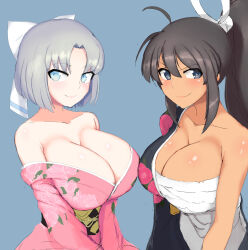  2girls ahoge black_hair black_kimono blue_eyes blush body_blush breasts chest_sarashi cleavage commentary_request floral_print grey_hair hair_between_eyes hair_ribbon hair_tie high_ponytail highres homura_(senran_kagura) japanese_clothes jeaike_art kimono large_breasts looking_to_the_side multiple_girls off_shoulder parted_bangs pink_kimono ponytail ribbon sarashi senran_kagura senran_kagura_shinovi_versus senran_kagura_shoujo-tachi_no_shin'ei sidelocks tan yumi_(senran_kagura) 